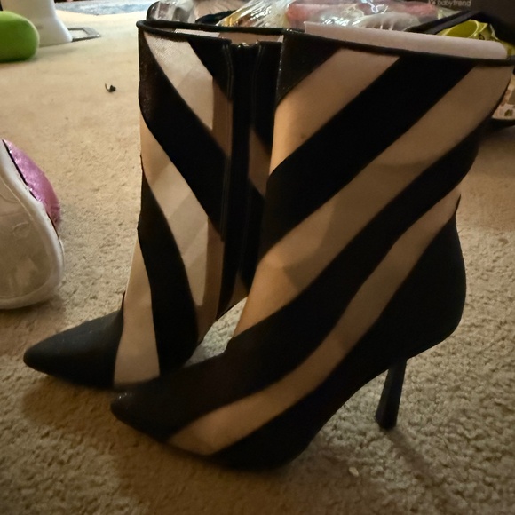 Betsy Johnson black and nude stripedMidi heel Boots - Picture 1 of 2